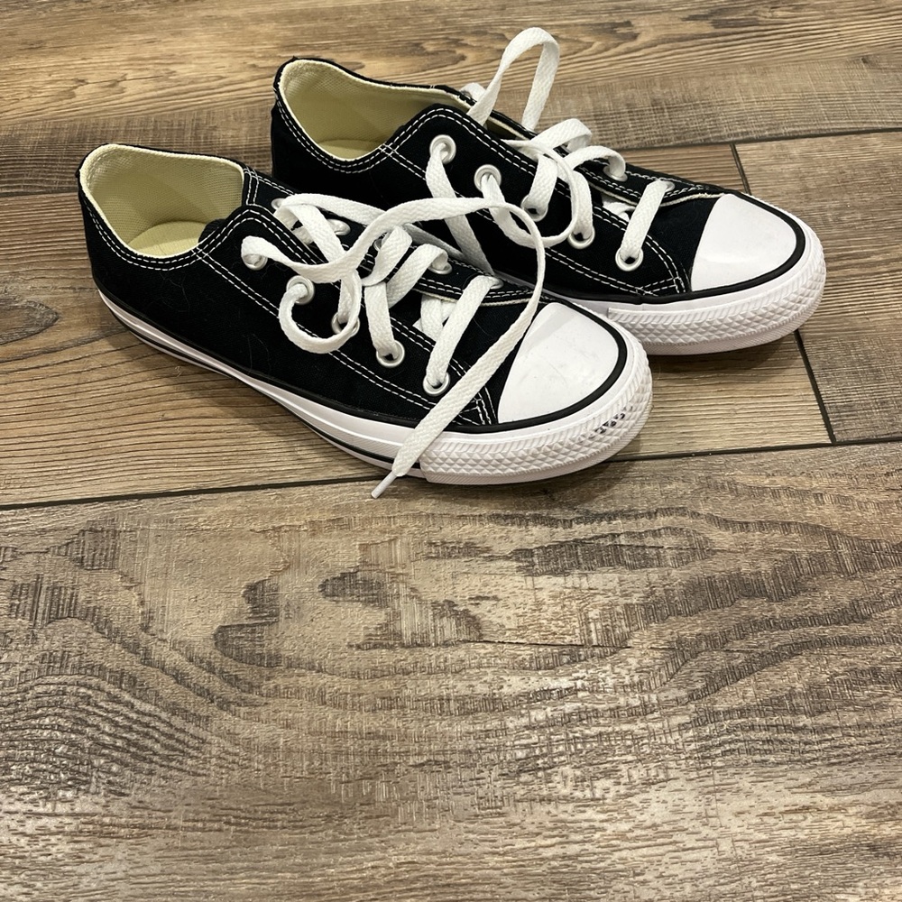 NWOT Converse Black and White Canvas Sneakers Classic Design